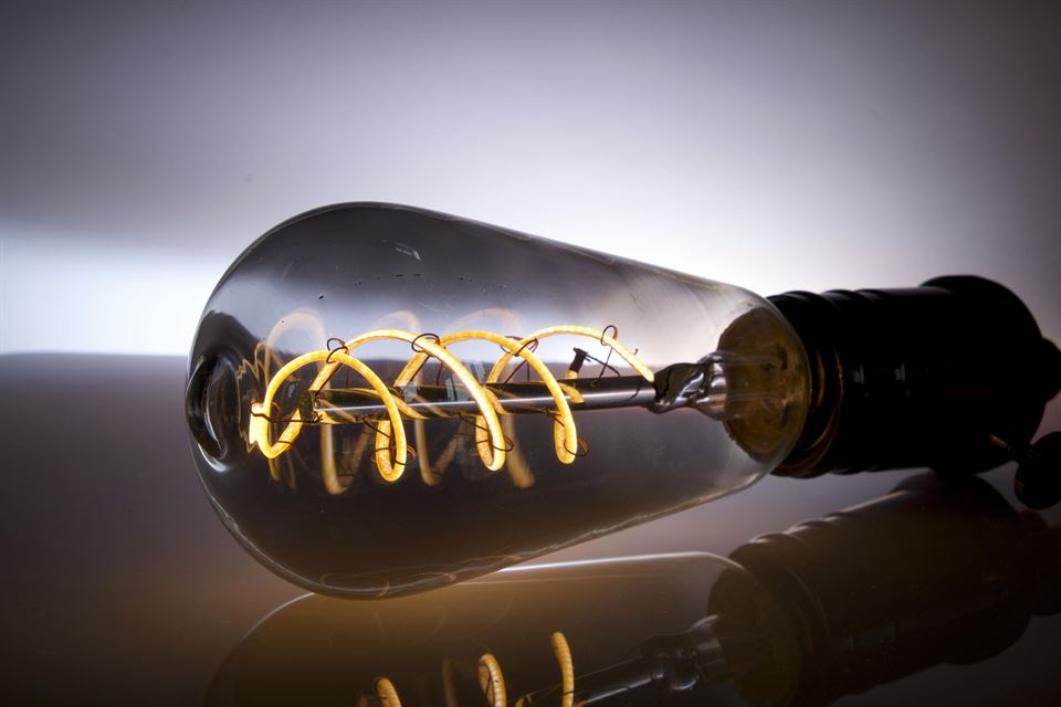 Guía Definitiva: Cómo Convertir tu Alquiler Vacacional en un Paraíso del Ecoturismo y la Sostenibilidad 10 luces-led-adaptar-tu-alquiler-vacacional-al-turismo-sostenible