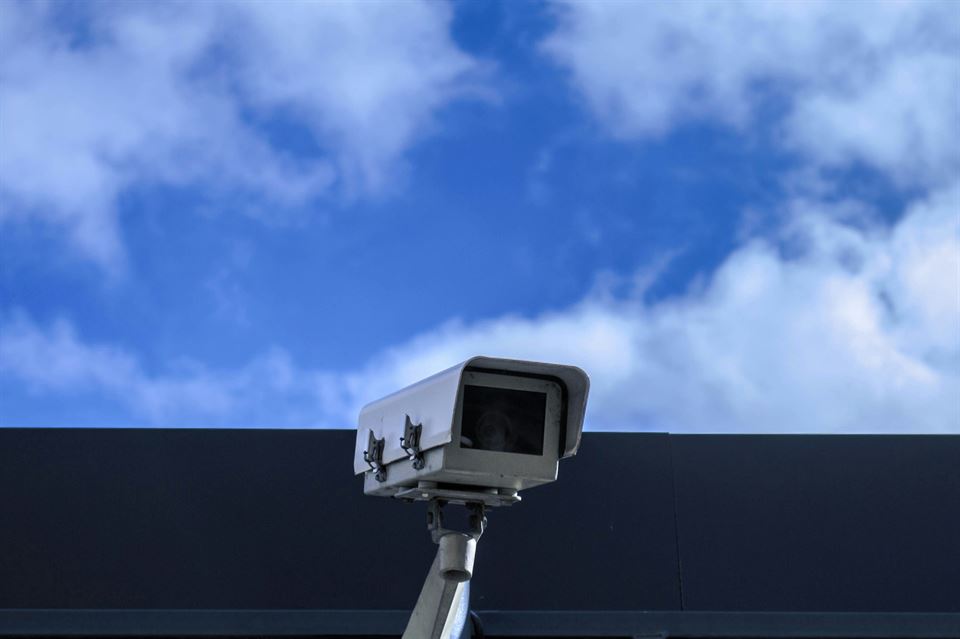 Cómo adaptar tu alquiler vacacional a las familias con niños 5 camara de vigilancia-alquiler-vacacional