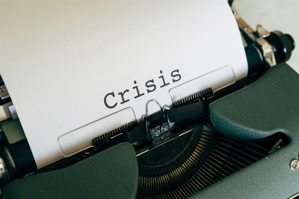 crisis-escrito-papel-maquina-escribir
