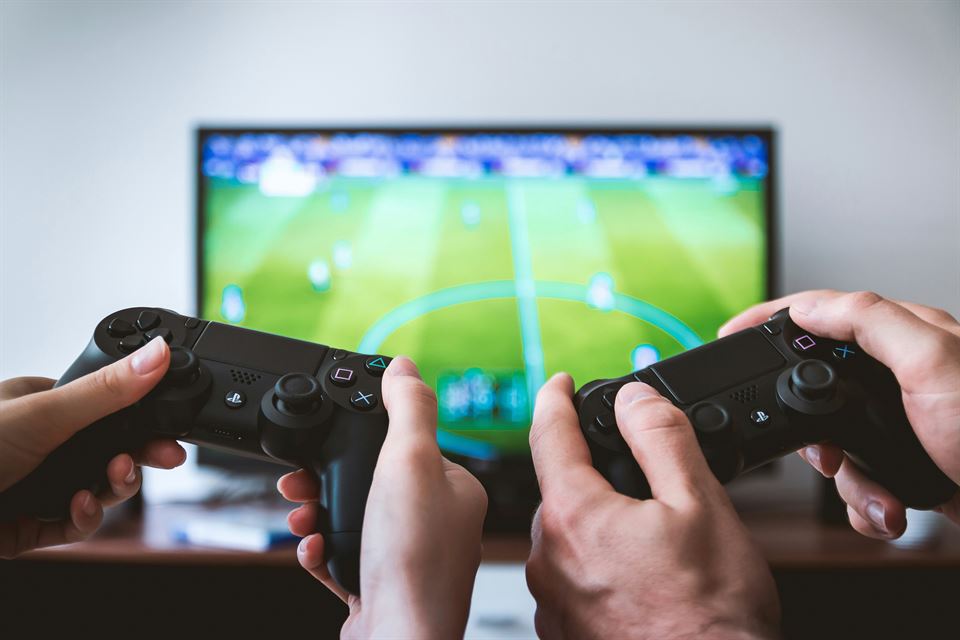consola-videojuegos-opciones-de-entretenimiento-en-el-alquiler-vacacional