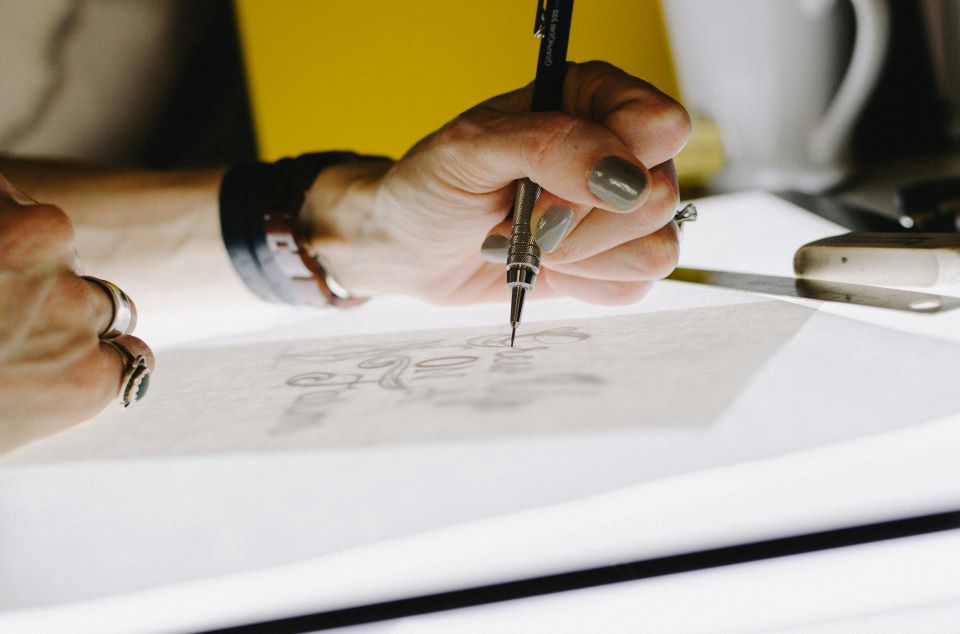Guía Definitiva: Cómo Crear el Logo Perfecto para tu Alquiler Vacacional (Claves, Herramientas y Dónde Usarlo) 2 crear-logo-para-el-alquiler-vacacional