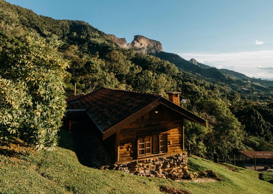 Guía Definitiva: Cómo Convertir tu Alquiler Vacacional en un Paraíso del Ecoturismo y la Sostenibilidad 15 casa-montaña-vivienda-vacacional
