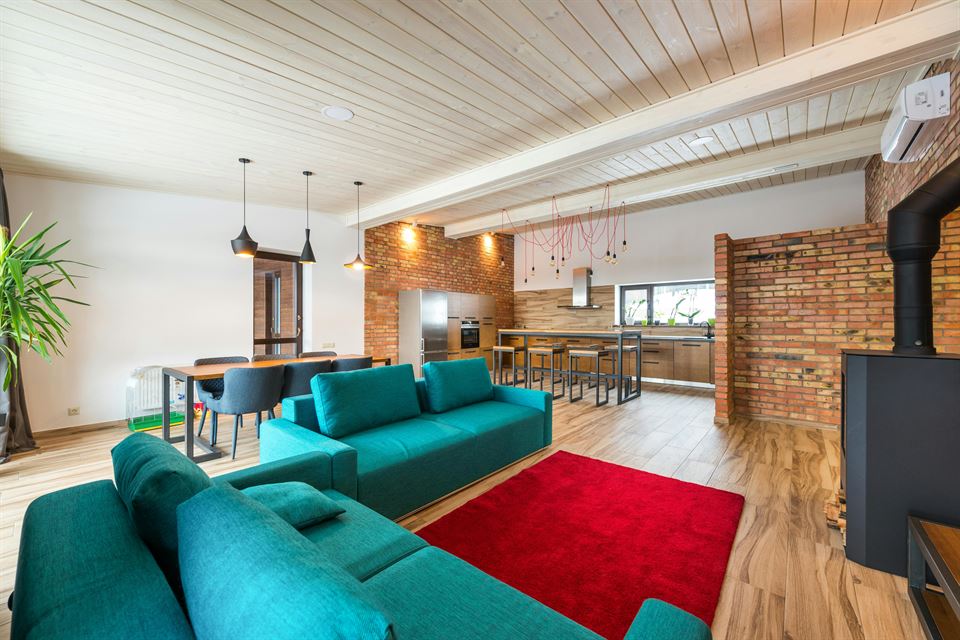 Guía Definitiva del Alquiler Vacacional: Cómo Ser el Anfitrión Perfecto, Decorar y Renovar con Éxito 13 salon-vivienda-vacacional