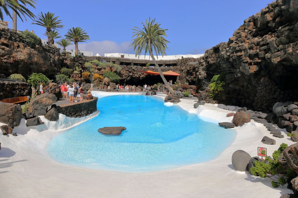 El Legado Infinito de César Manrique: Guía Imprescindible de los Centros de Arte, Cultura y Turismo de Lanzarote 2 jameos-del-agua-lanzarote-cact-de-lanzarote
