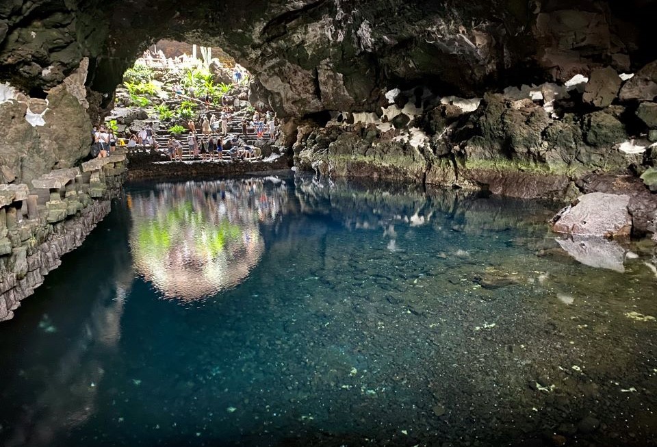 El Legado Infinito de César Manrique: Guía Imprescindible de los Centros de Arte, Cultura y Turismo de Lanzarote 3 jameos-del-agua-una-de-las-mas-conocidas-obras-de-cesar-manrique-en-lanzarote