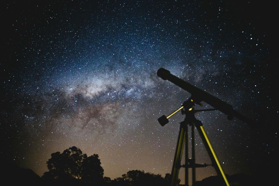 Disfruta de las estrellas desde los miradores de Lanzarote 5 observar-estrellas-telescopio