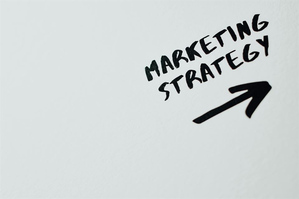 papel-blanco-palabras-marketing-strategy