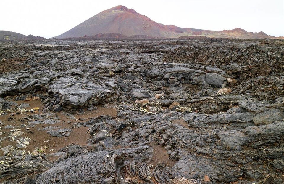 Las 10 rutas de senderismo más impresionantes de Lanzarote 12 lava-endurecida-parque-nacional-del-timanfaya-lanzarote