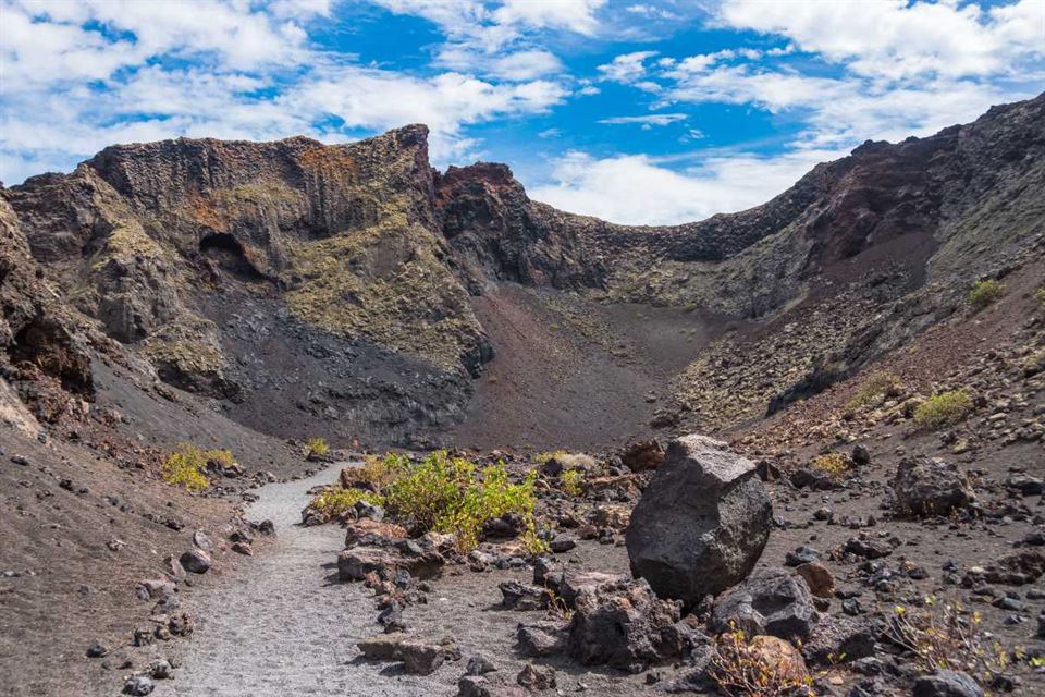 Las 10 rutas de senderismo más impresionantes de Lanzarote 3 volcan-del-cuervo-destino-de-rutas-de-senderismo-de-lanzarote