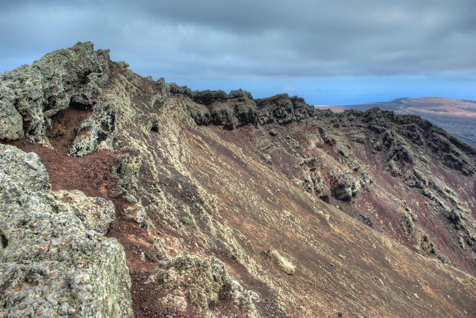 Las 10 rutas de senderismo más impresionantes de Lanzarote 4 volcan-de-la-corona-lanzarote
