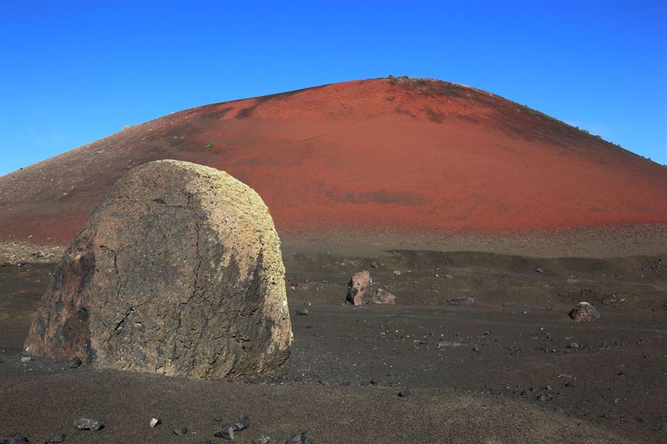 Las 10 rutas de senderismo más impresionantes de Lanzarote 6 montaña-colorada-lanzarote