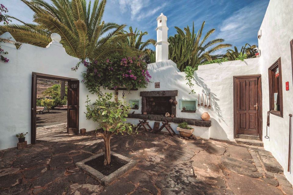 El Valle de las Mil Palmeras, un oasis único en el norte de Lanzarote 3 casa-museo-cesar-manrique-haria-lanzarote