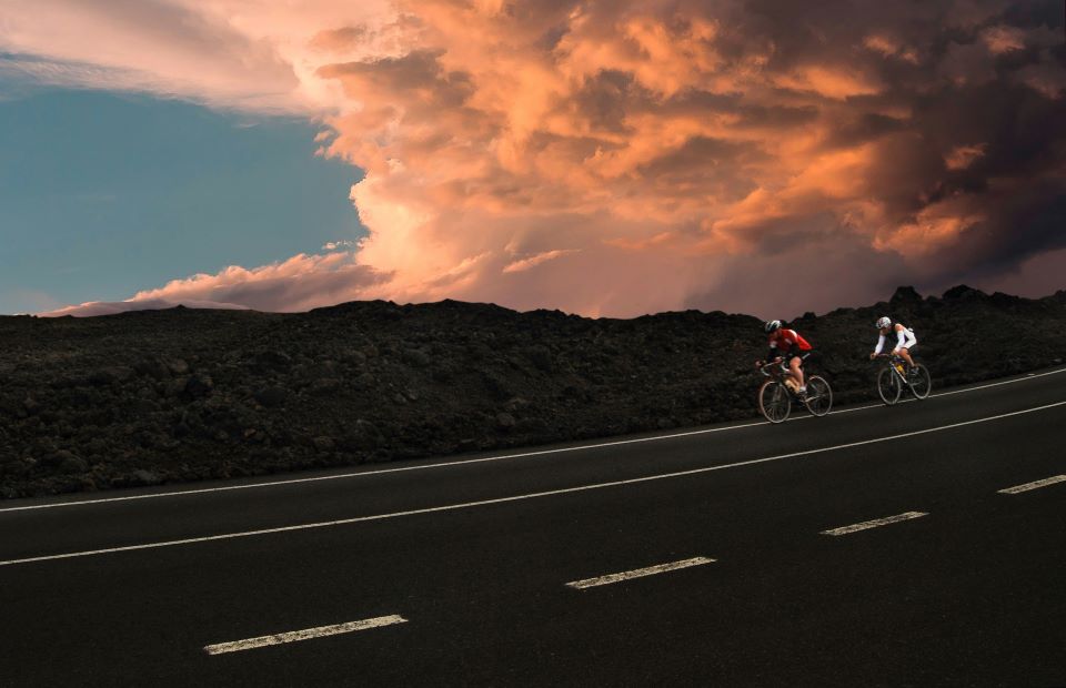 ciclistas-en-carretera-en-lanzarote