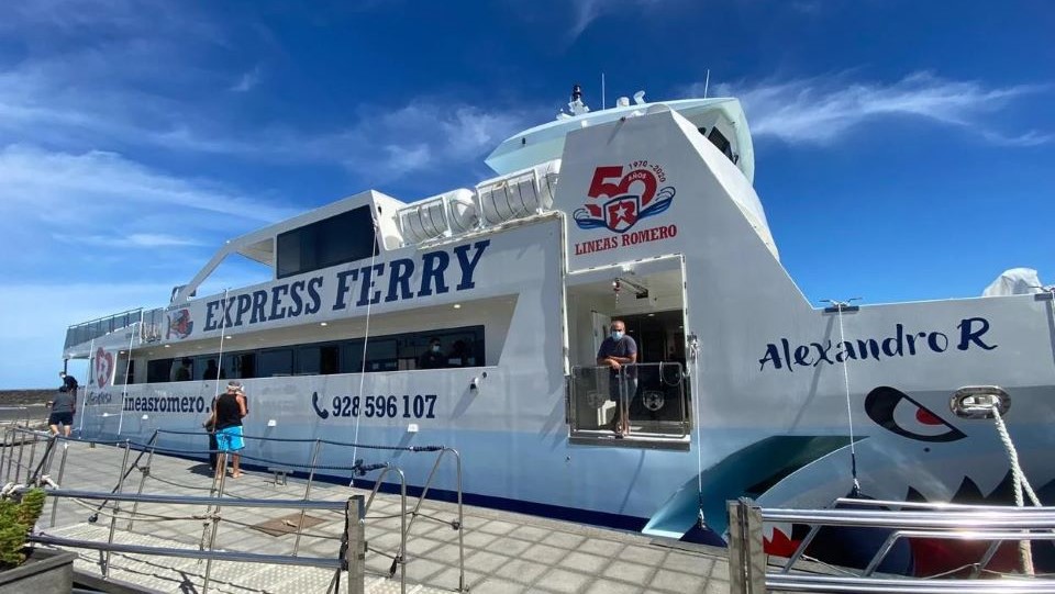 La Graciosa, la hermana menor y salvaje de Lanzarote 3 ferry-para-ir-graciosa