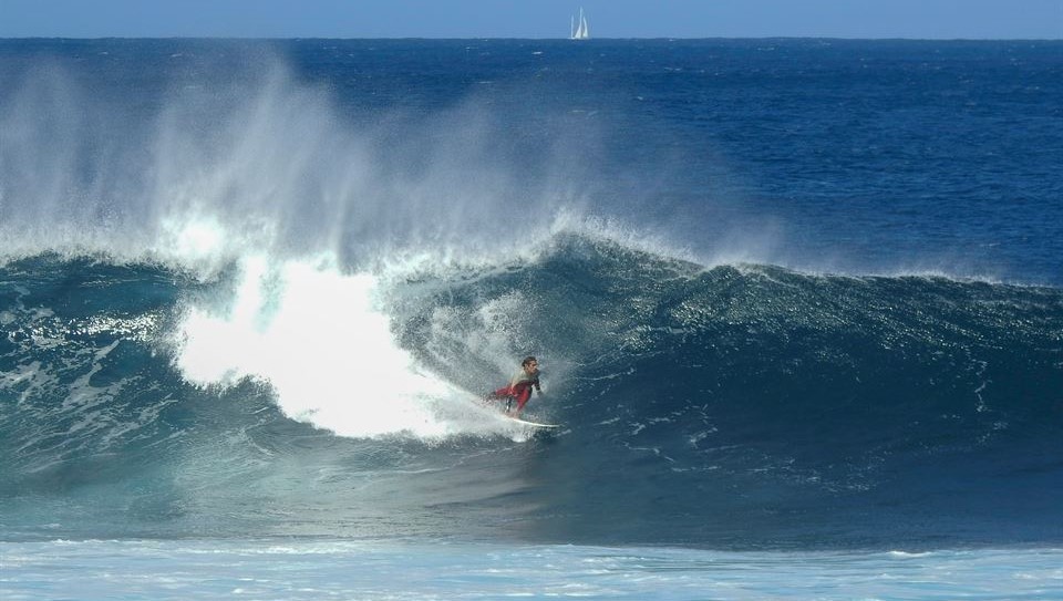 La Graciosa, la hermana menor y salvaje de Lanzarote 4 joven-practica-surf