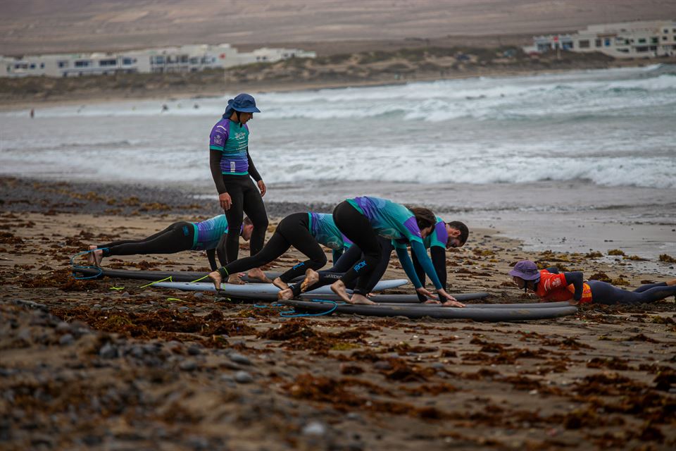 escuela-para-aprender-surf-y-kitesurf-en-lanzarote